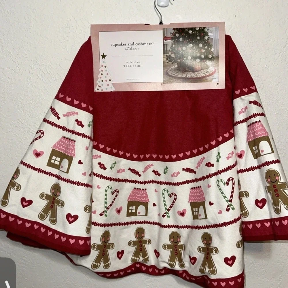 Cupcakes and Cashmere Gingerbread Man Christmas Tree Skirt 52 Inch‎ Red White